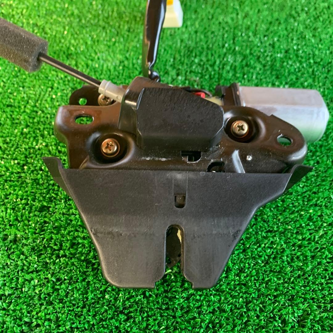 トヨタ　セルシオ　30 31 後期　純正リアトランクアクチュエーター　中古品