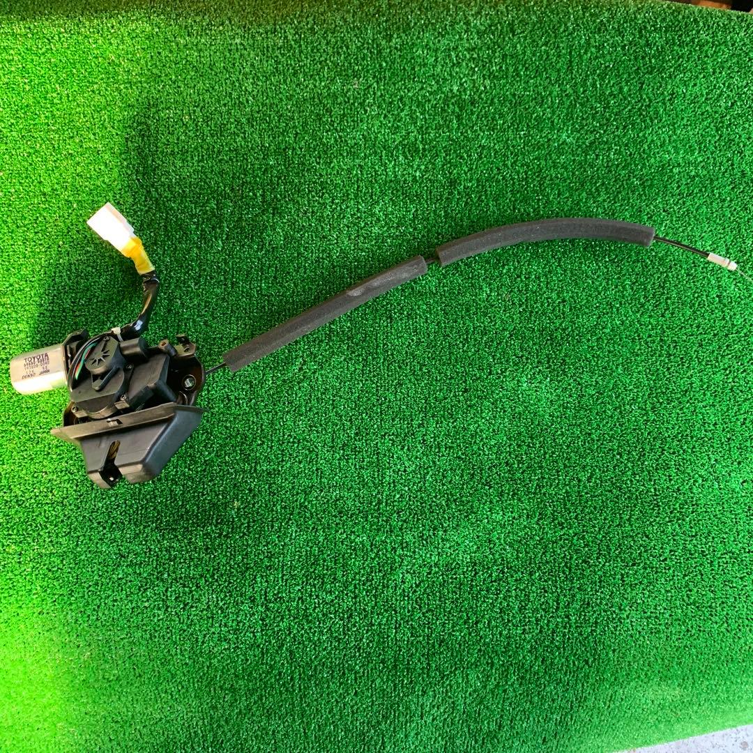 トヨタ　セルシオ　30 31 後期　純正リアトランクアクチュエーター　中古品