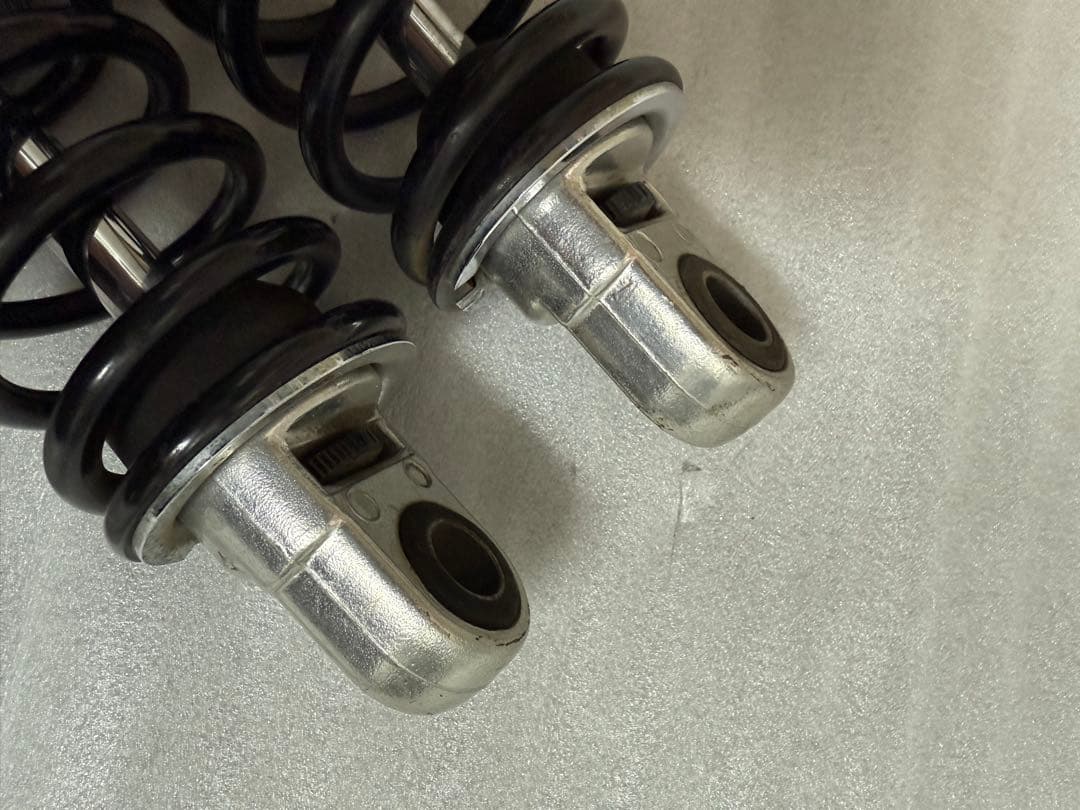 SR400 デイトナ リアガスショック SUPER SHOCKS SHOWA