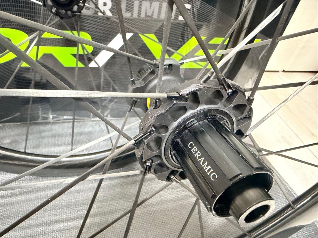 ELITEWHEELS DRIVE 40/50 カーボンホイール