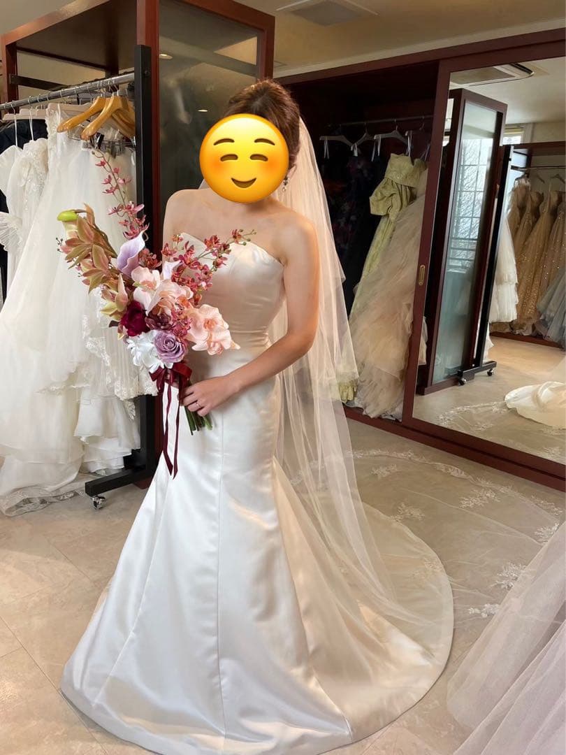 ウェディングドレス＋ベール　オフホワイト 刺繍入り スレンダー　マーメイド