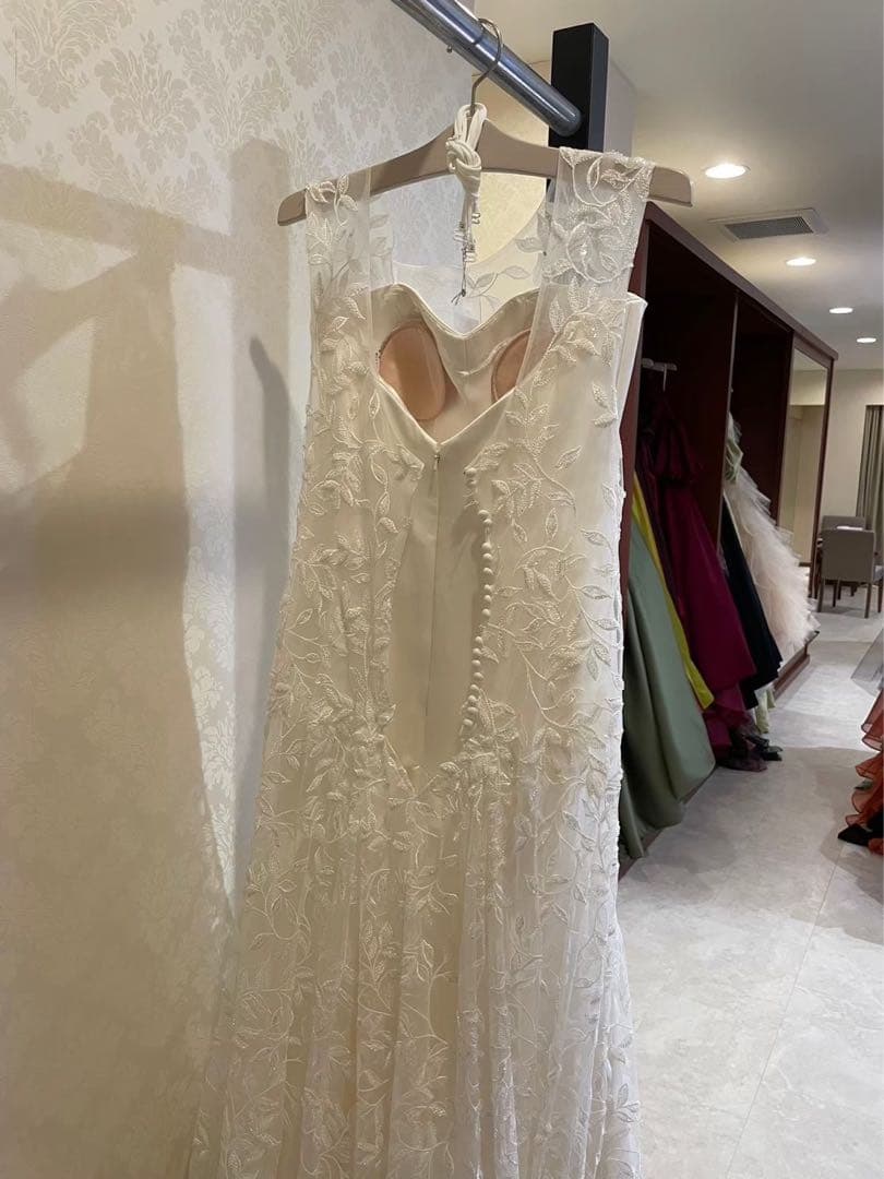 ウェディングドレス＋ベール　オフホワイト 刺繍入り スレンダー　マーメイド