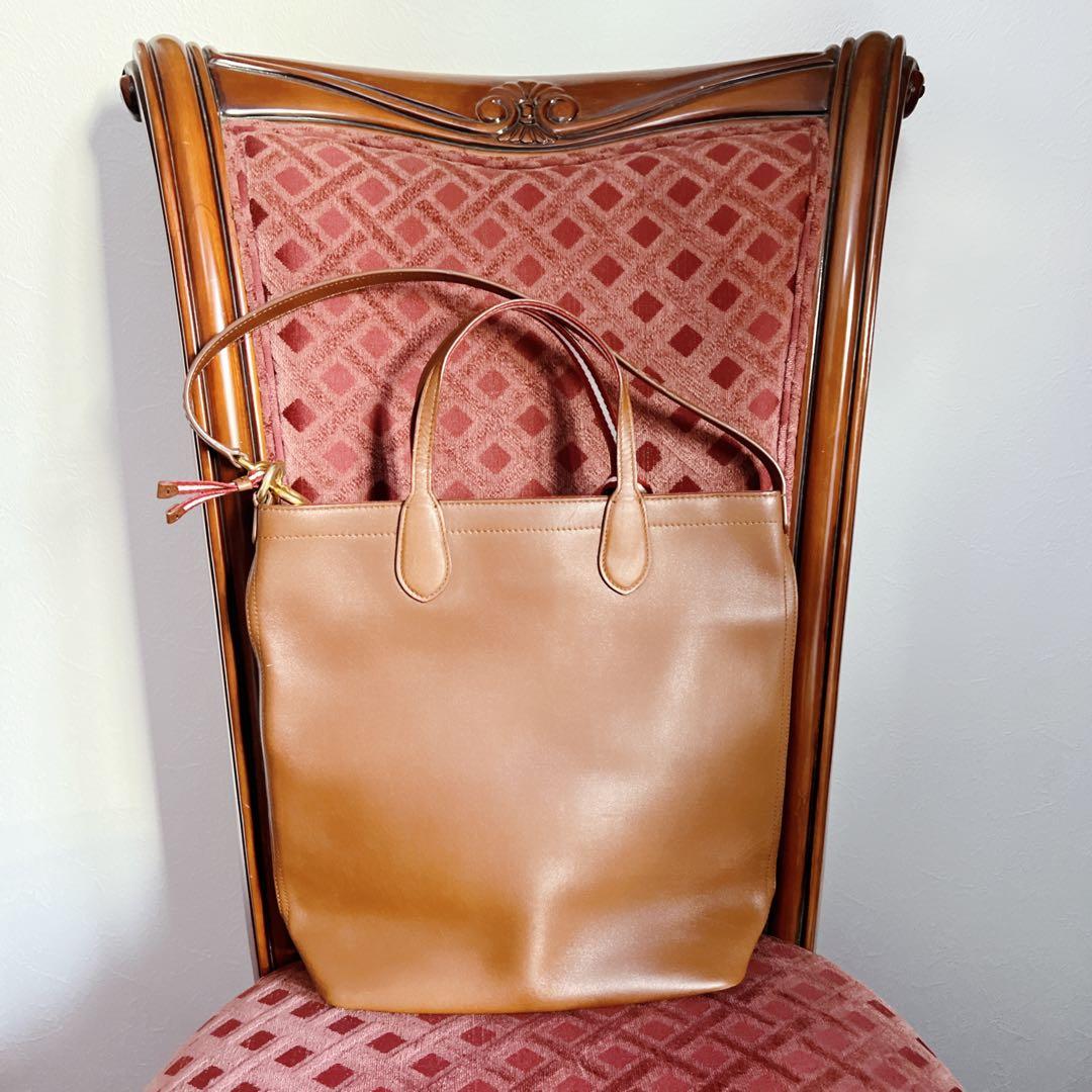 美品　BALLYバリー レザー トート　バッグ パンチング　ロゴ キーホルダー