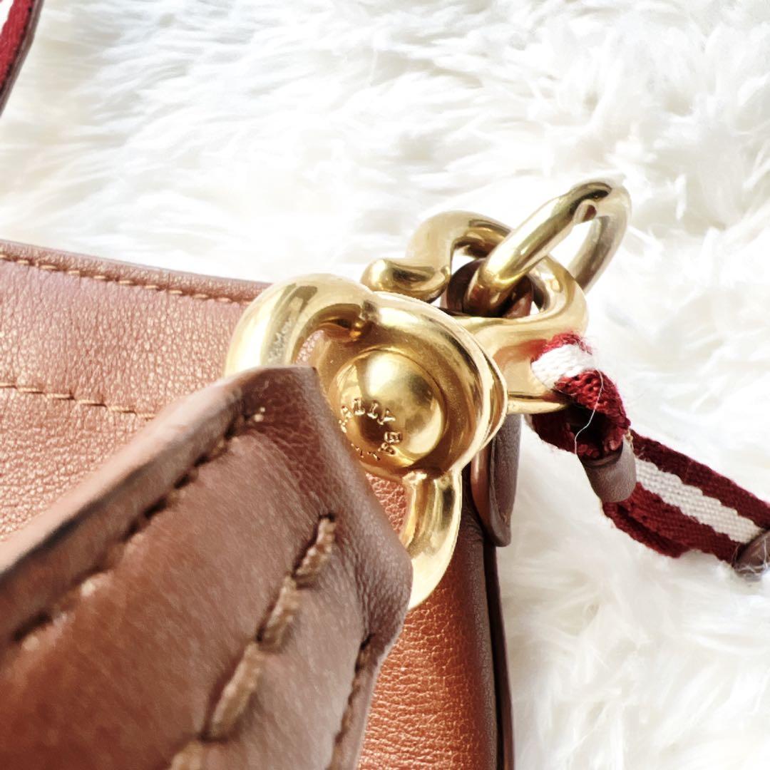 美品　BALLYバリー レザー トート　バッグ パンチング　ロゴ キーホルダー