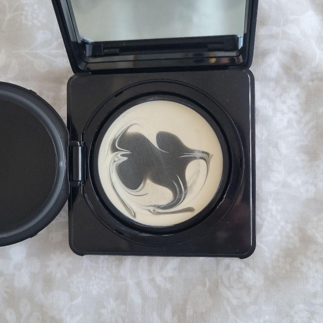 GIVANCHYソワンノワールUVコンパクト