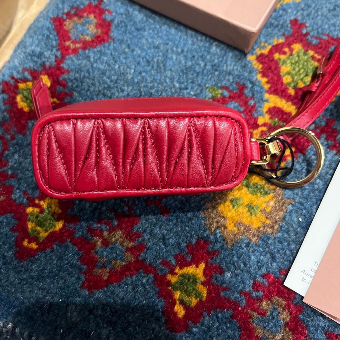 ミュウミュウ マテラッセ5TL518レザー 赤リップケース MIUMIU