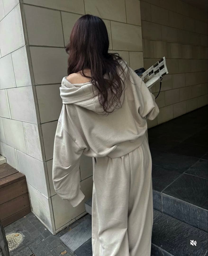 【美品】WILLFULLY オフショルフーディー clam