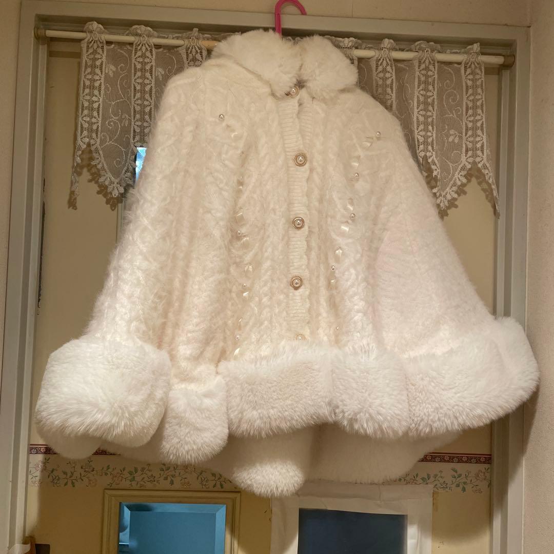 Amavel ハートケーブル編みニットポンチョ ホワイト 白