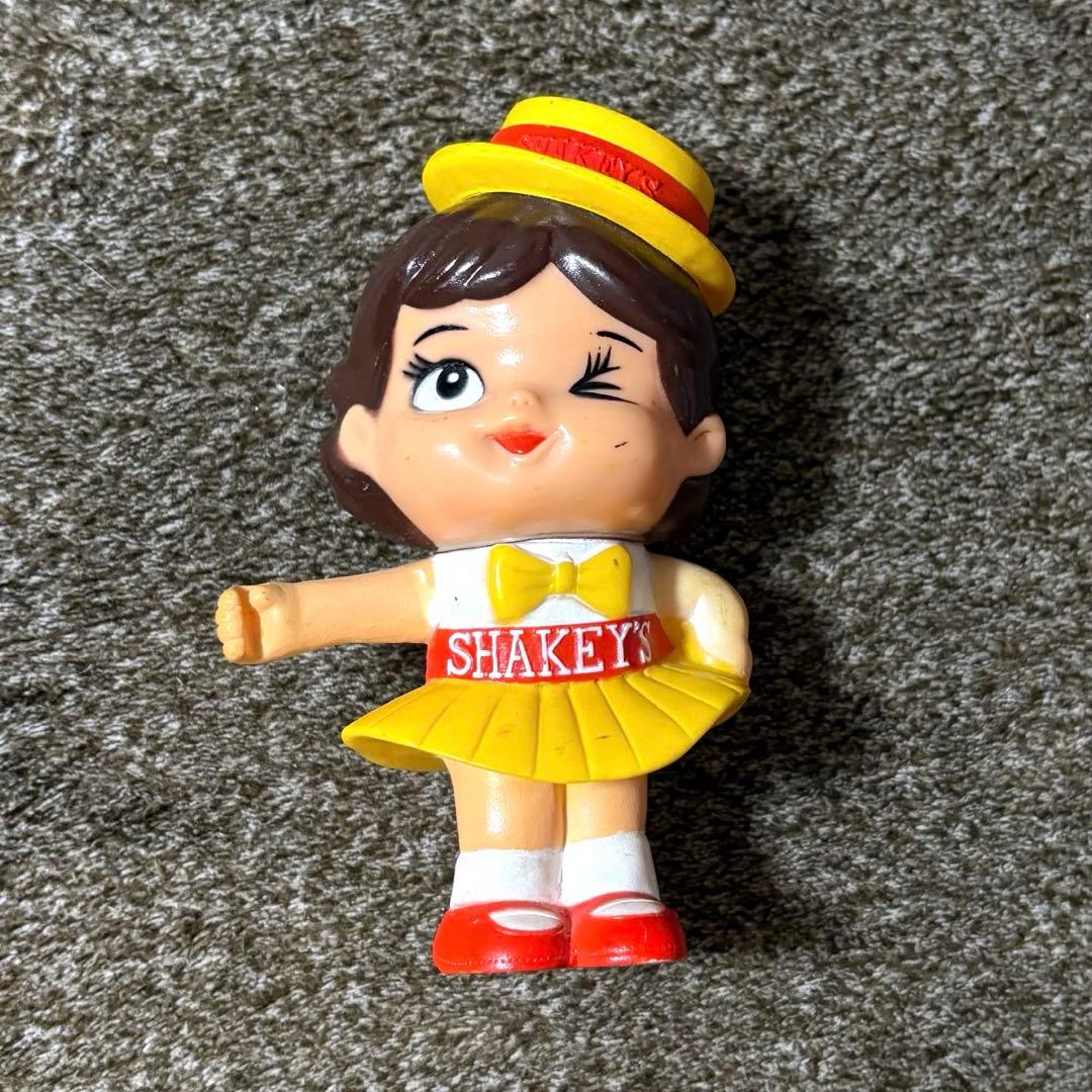 シェーキーズ ソフビ貯金箱