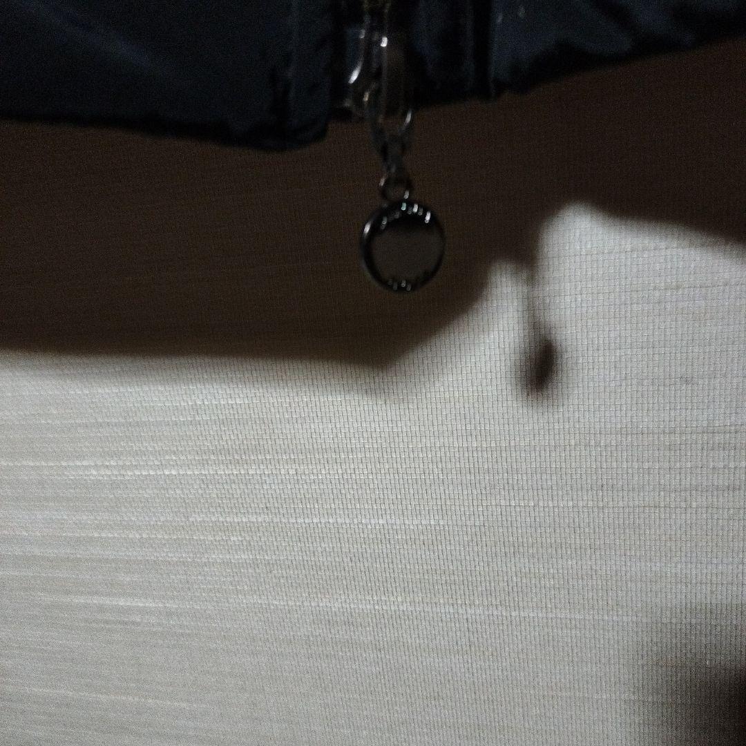 伊太利屋、フェイクファー付き黒コート ベルト付きダウンコート