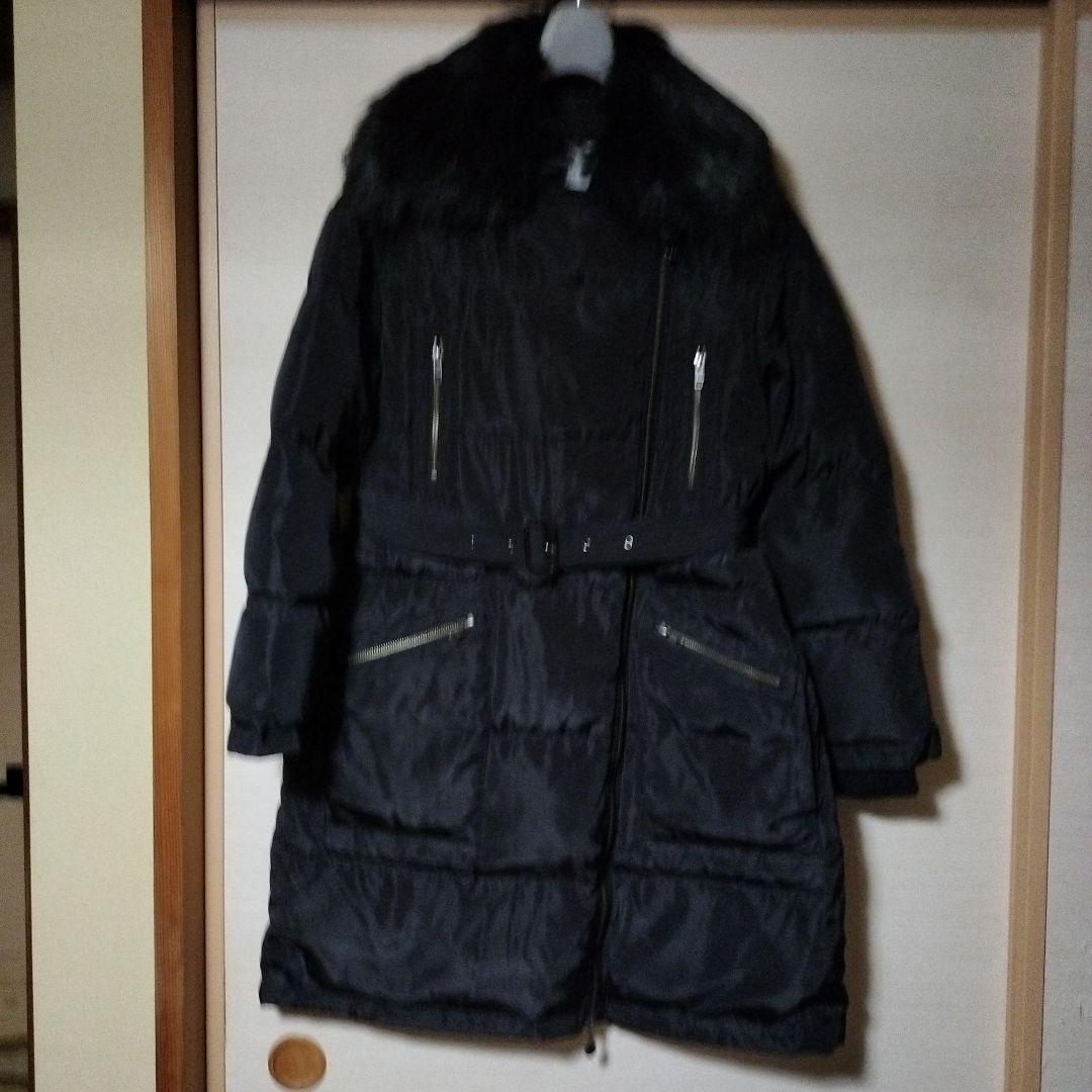 伊太利屋、フェイクファー付き黒コート ベルト付きダウンコート