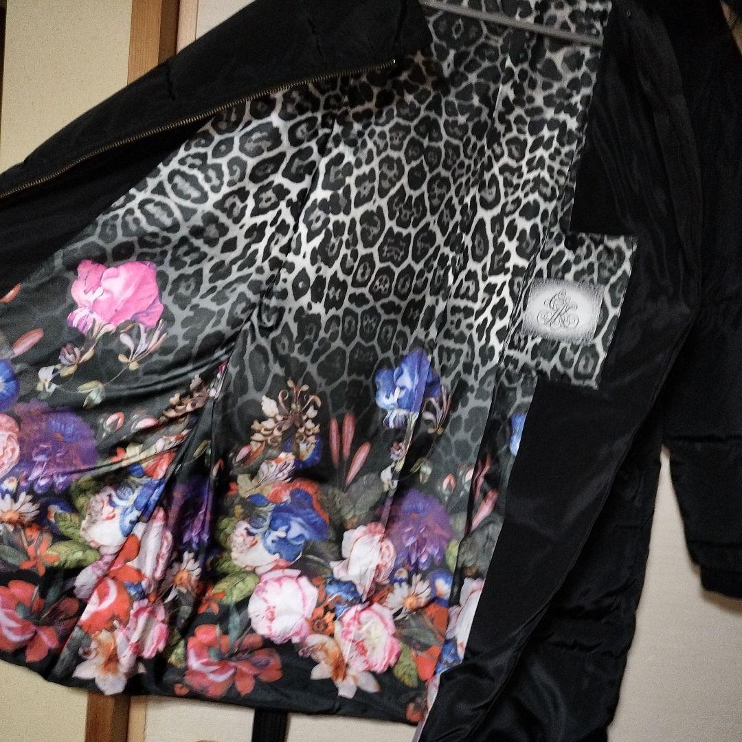 伊太利屋、フェイクファー付き黒コート ベルト付きダウンコート