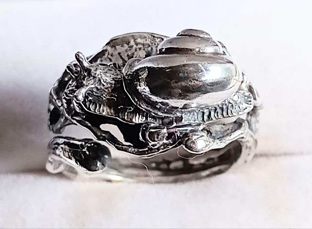 只今コスメルダさん専用ページのカタツムリのシルバーリングです。