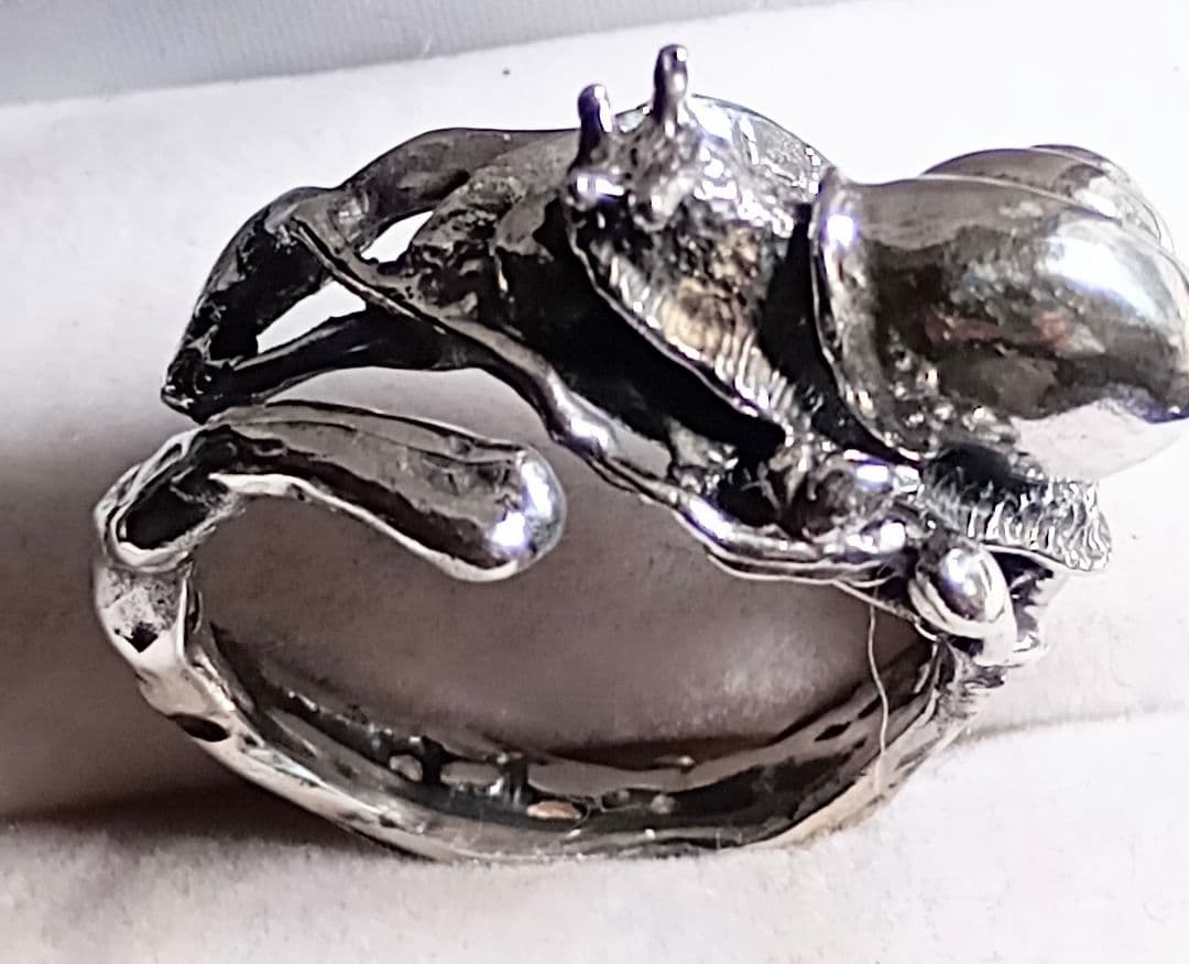 只今コスメルダさん専用ページのカタツムリのシルバーリングです。