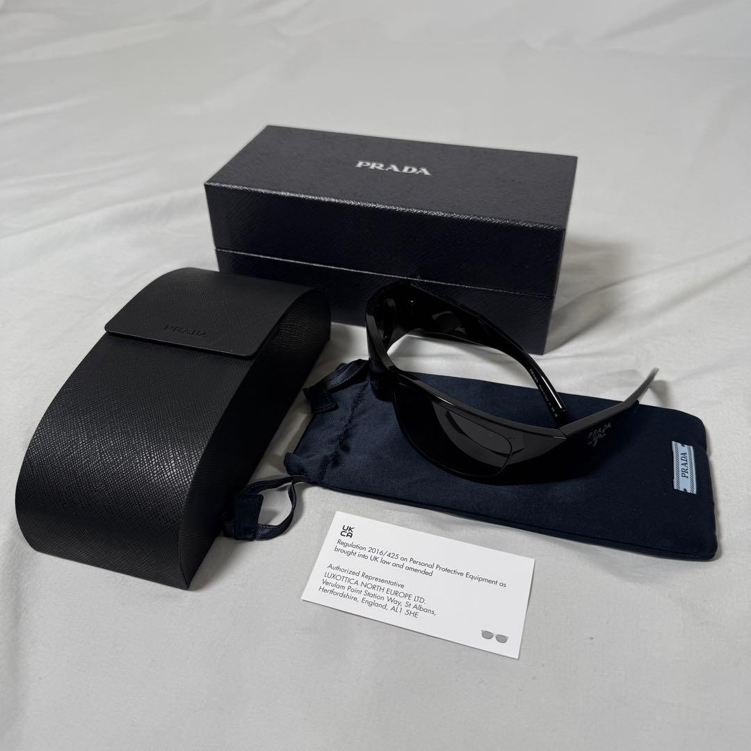 【定価8万/カニエウェスト着用】PRADA サイドロゴ サングラス ブラック