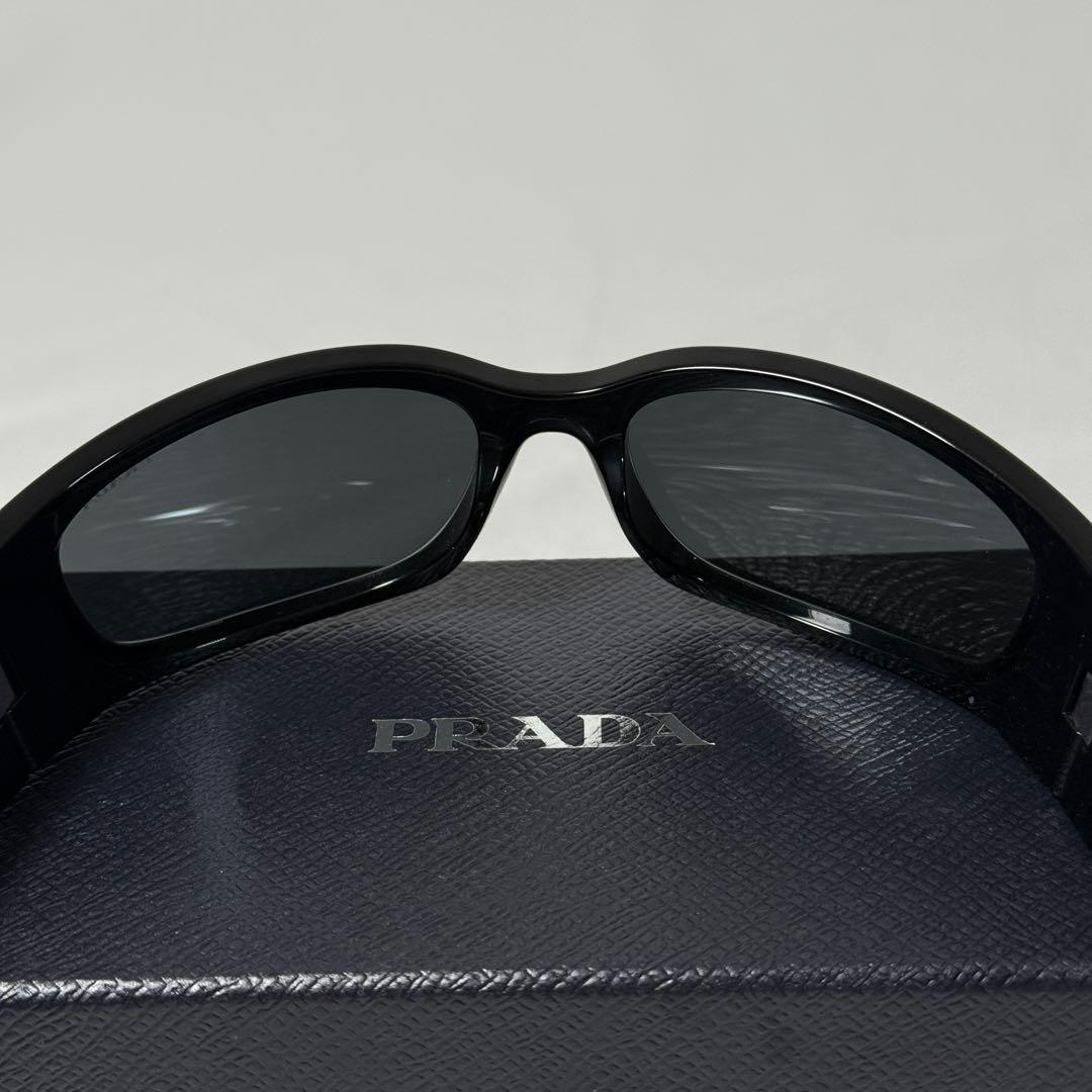 【定価8万/カニエウェスト着用】PRADA サイドロゴ サングラス ブラック