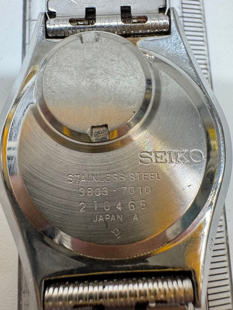 SEIKO クォーツ　メンズ腕時計　ヴィンテージ　稼働品