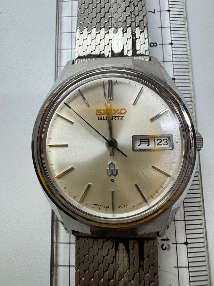 SEIKO クォーツ　メンズ腕時計　ヴィンテージ　稼働品