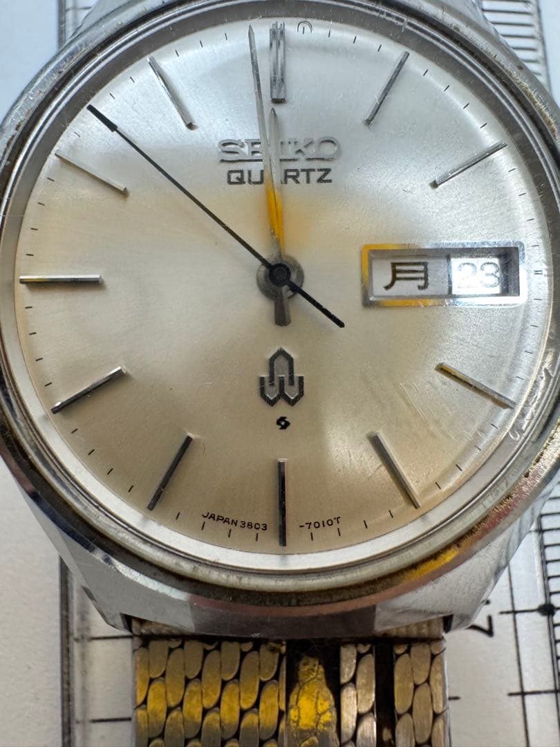 SEIKO クォーツ　メンズ腕時計　ヴィンテージ　稼働品