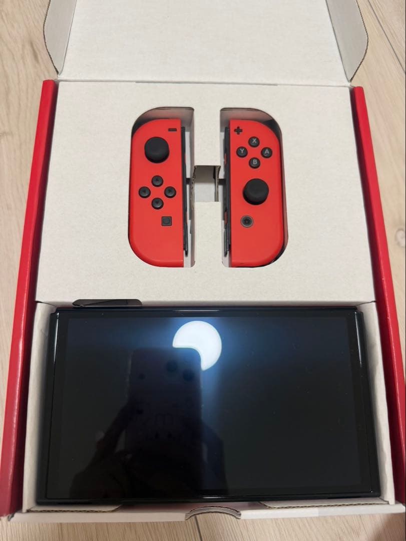 本体新品同様　Nintendo Switch 有機ELモデル マリオレッド