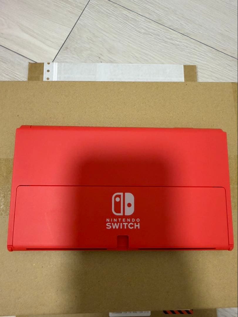 本体新品同様　Nintendo Switch 有機ELモデル マリオレッド