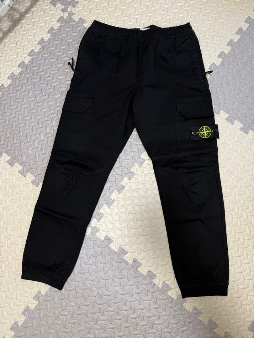 美品STONE  ワークパンツ ブラック　カーゴパンツ　ズボン黒ロゴ