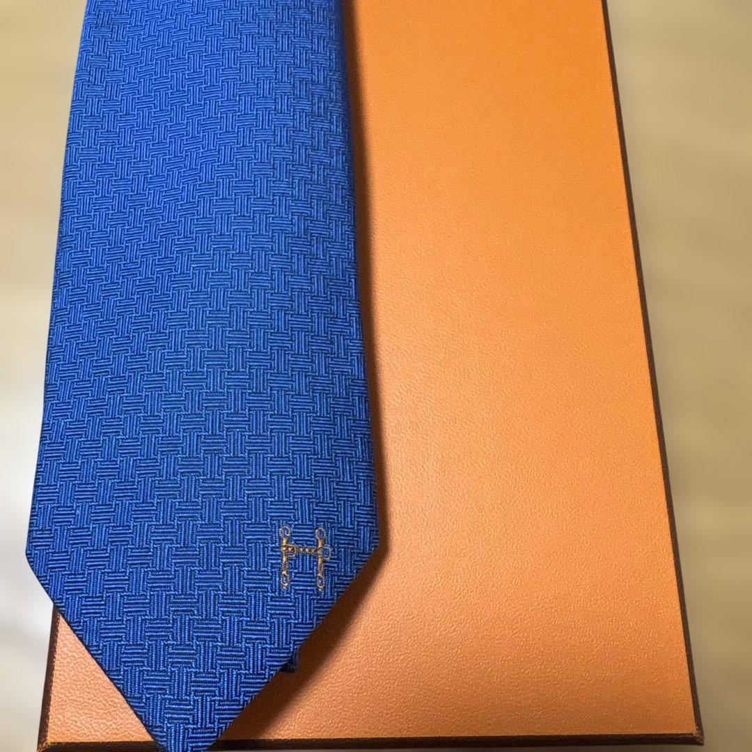⭐️ぴょん⭐️ ❣️値引き❣️ HERMES 青 ヘリンボーンネクタイ 箱付き