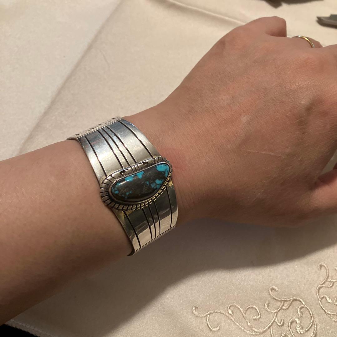 インディアンジュエリー　バングル　ナバホ族ターコイズ付きシルバーバングル