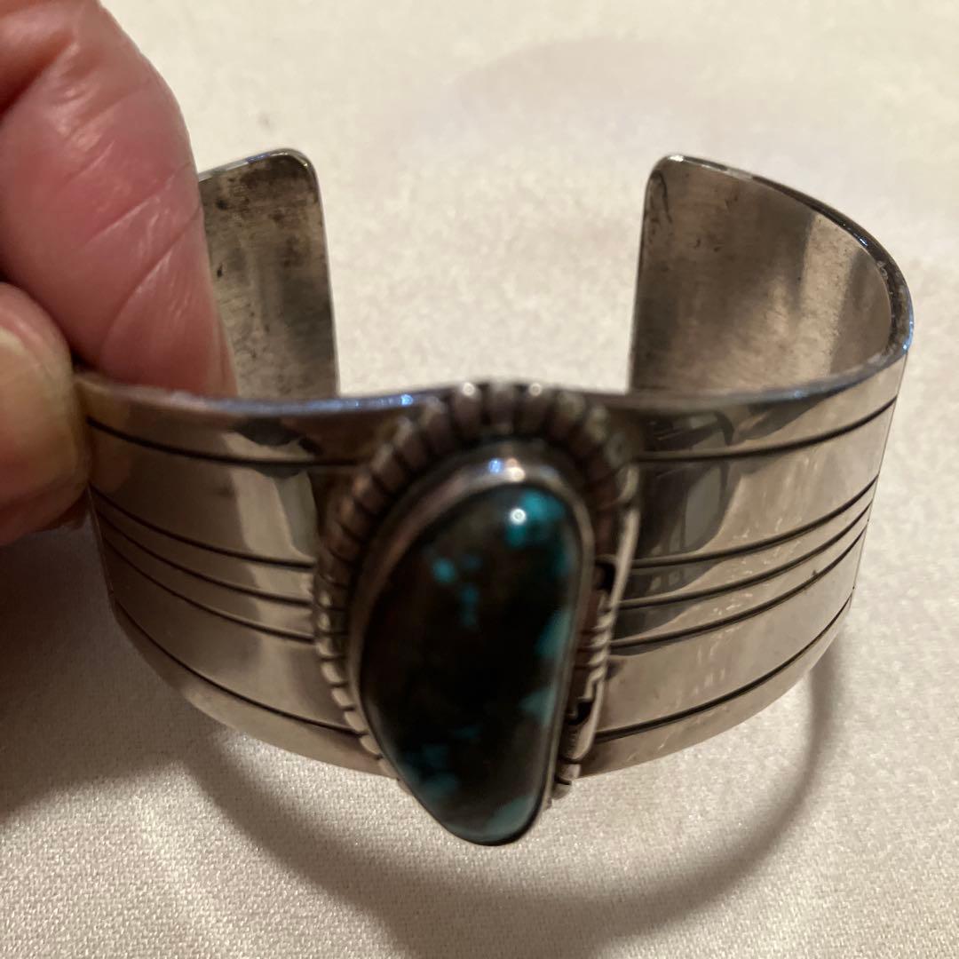 インディアンジュエリー　バングル　ナバホ族ターコイズ付きシルバーバングル