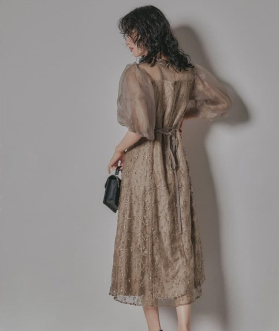 美品 niana ニアナ オーガンジー パフスリーブ刺繍 S 結婚式 パーティー