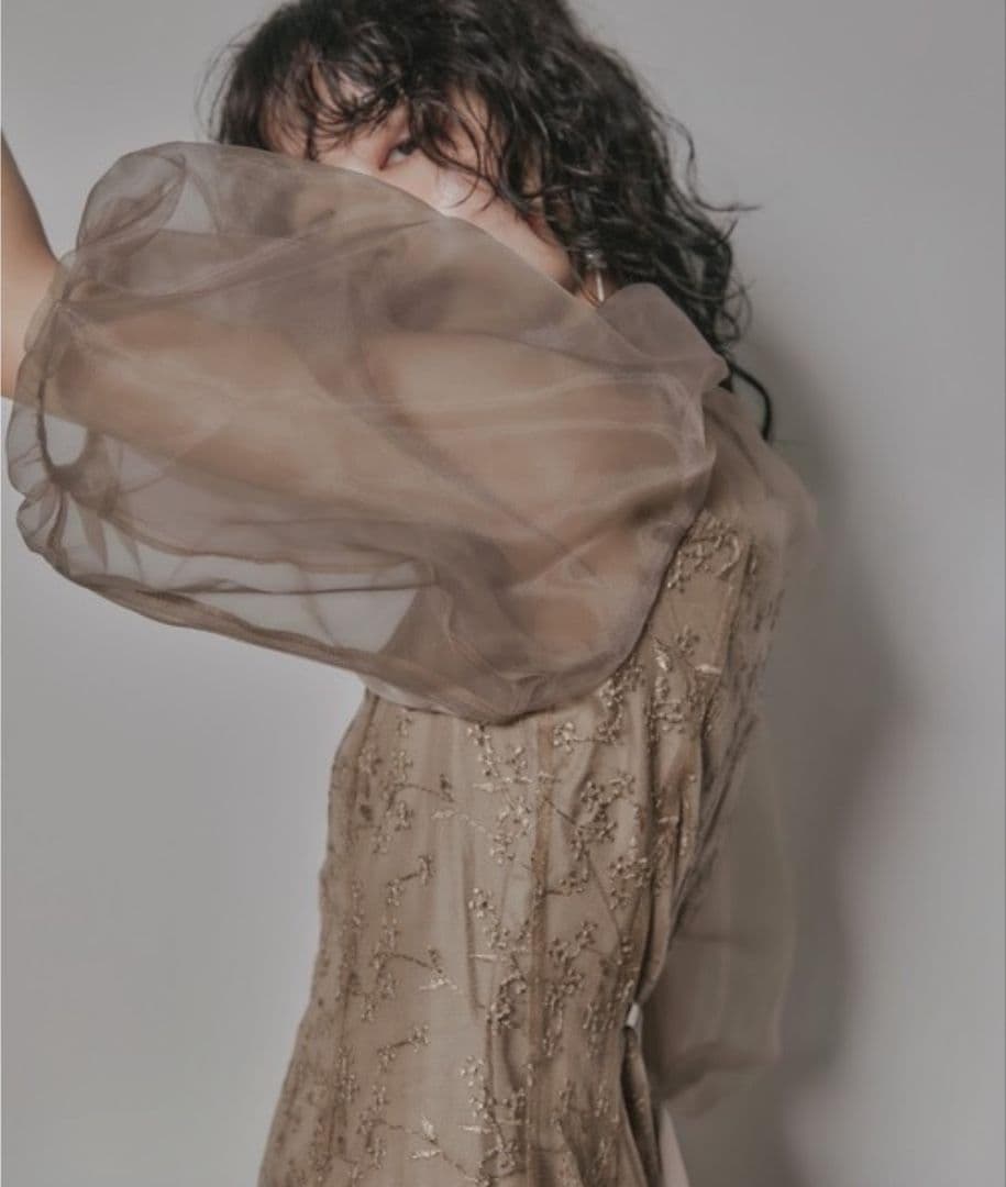 美品 niana ニアナ オーガンジー パフスリーブ刺繍 S 結婚式 パーティー