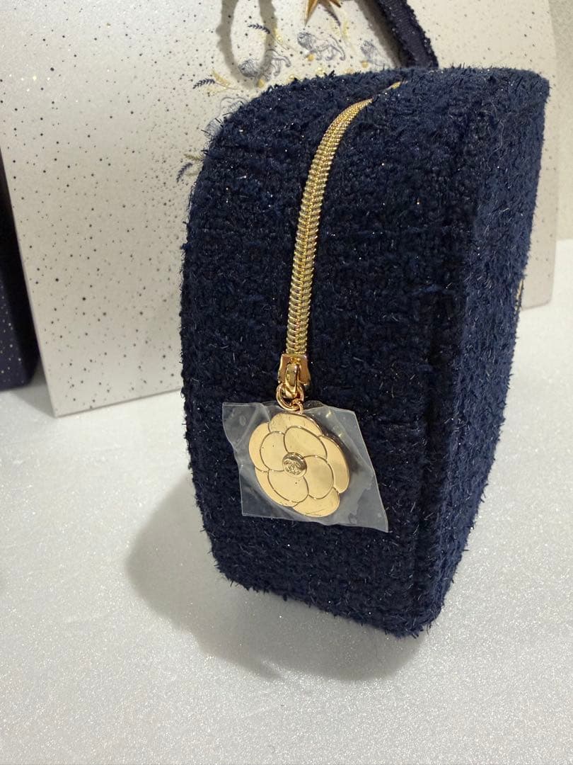 シャネル（CHANEL）2025年ホリデー限定ギフトボックス　新品ショッパー付き