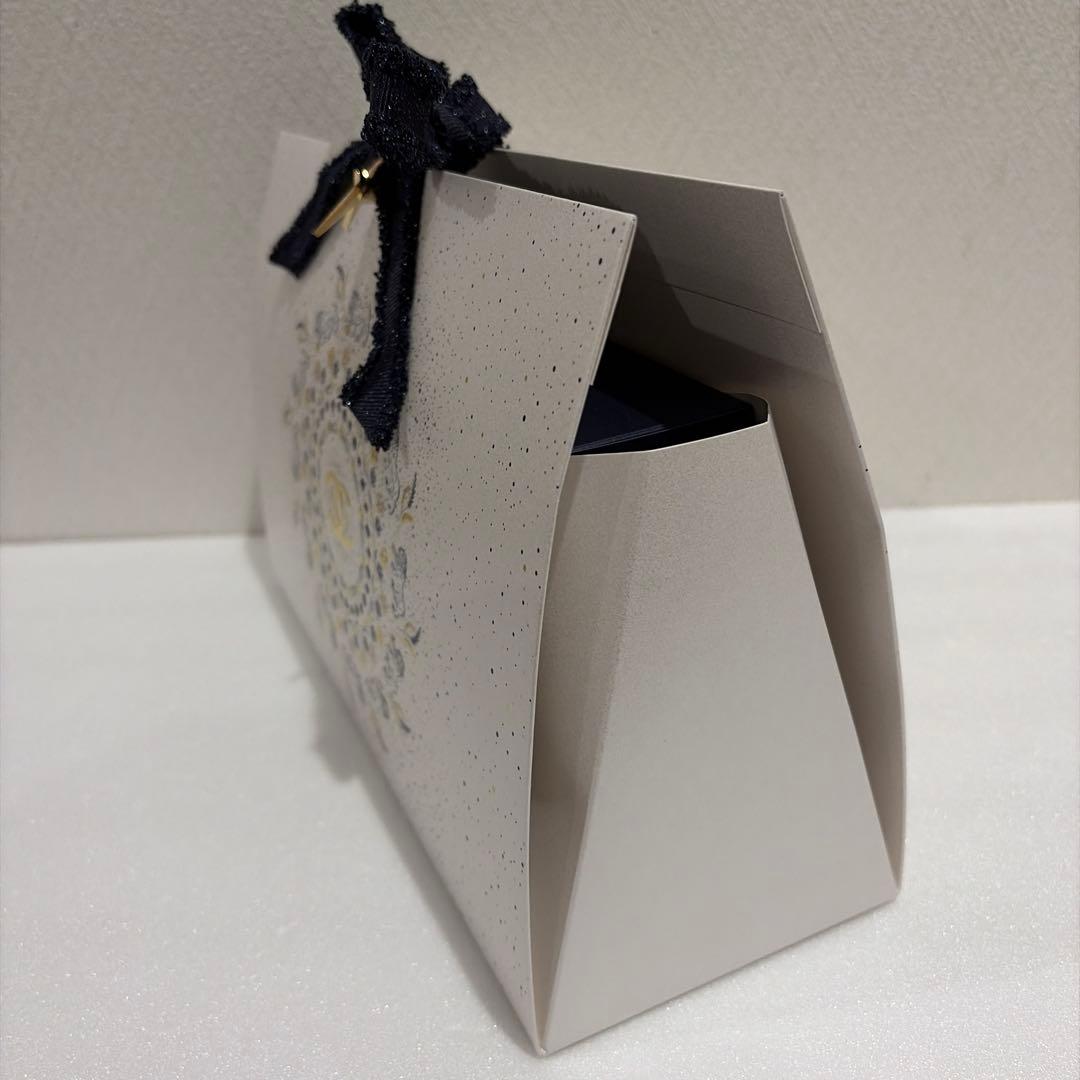 シャネル（CHANEL）2025年ホリデー限定ギフトボックス　新品ショッパー付き