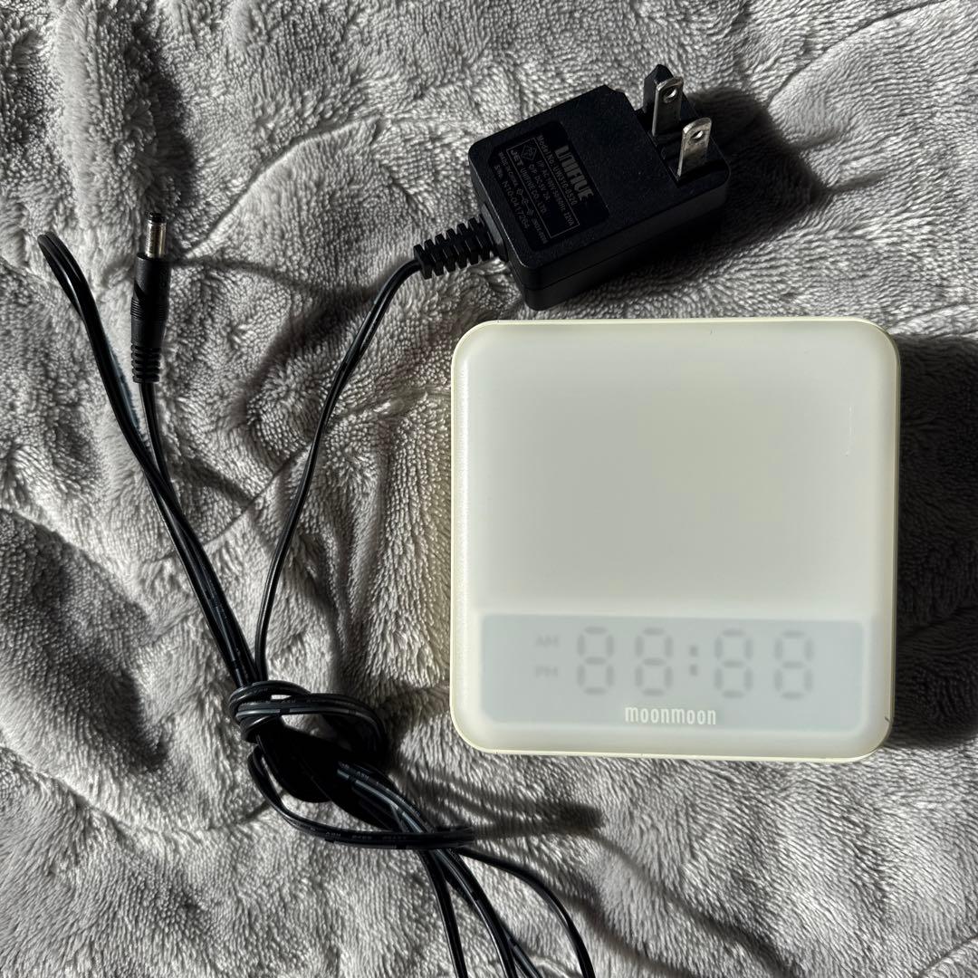 トトノエライト moonmoon デジタル 光 目覚まし 時計 ホワイト