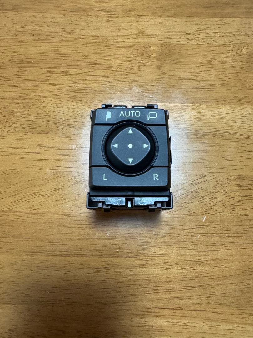 トヨタ純正 イルミ付き　パワーウインドスイッチ　ミラースイッチ　RAV4 ヤリス