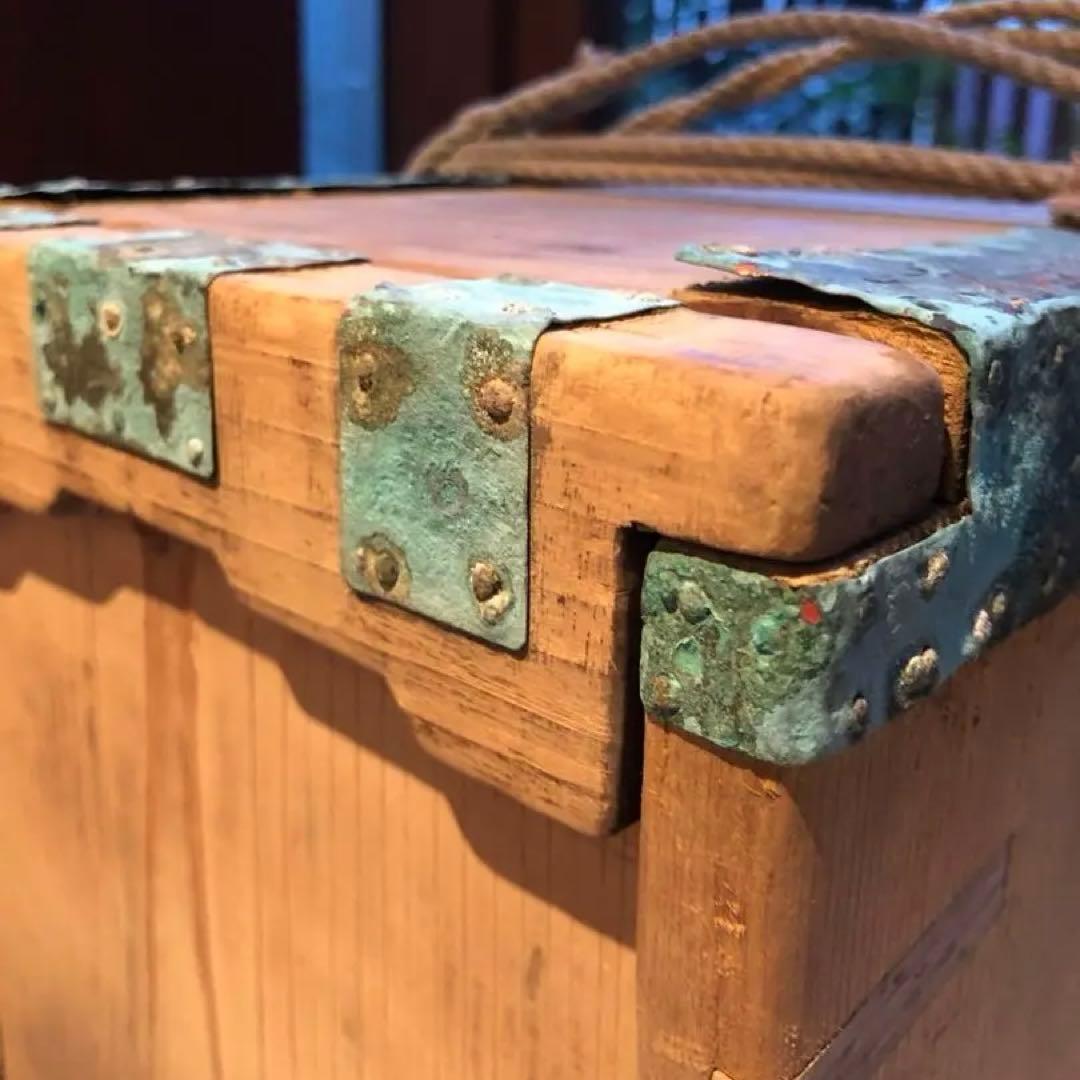 【懐かしさと風格を湛えた明治の品物】蓋付き引き出し木箱