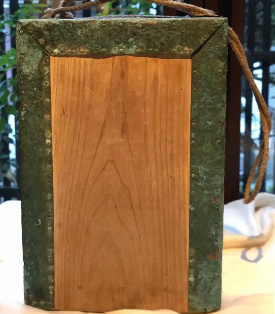 【懐かしさと風格を湛えた明治の品物】蓋付き引き出し木箱