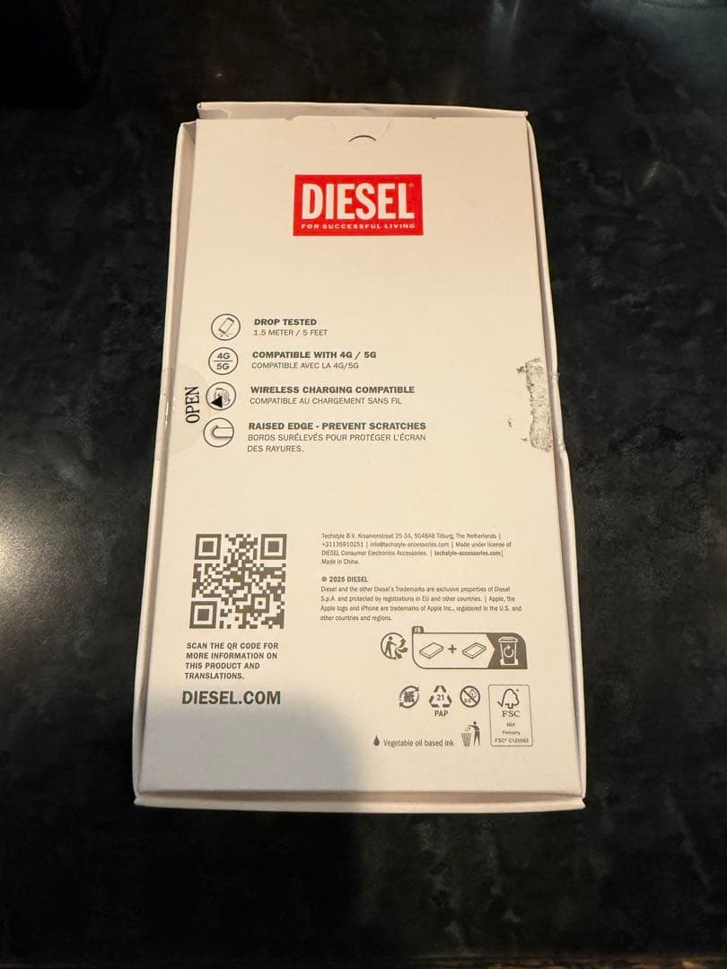 DIESEL CAGED D CASE iPhone 17 Air用