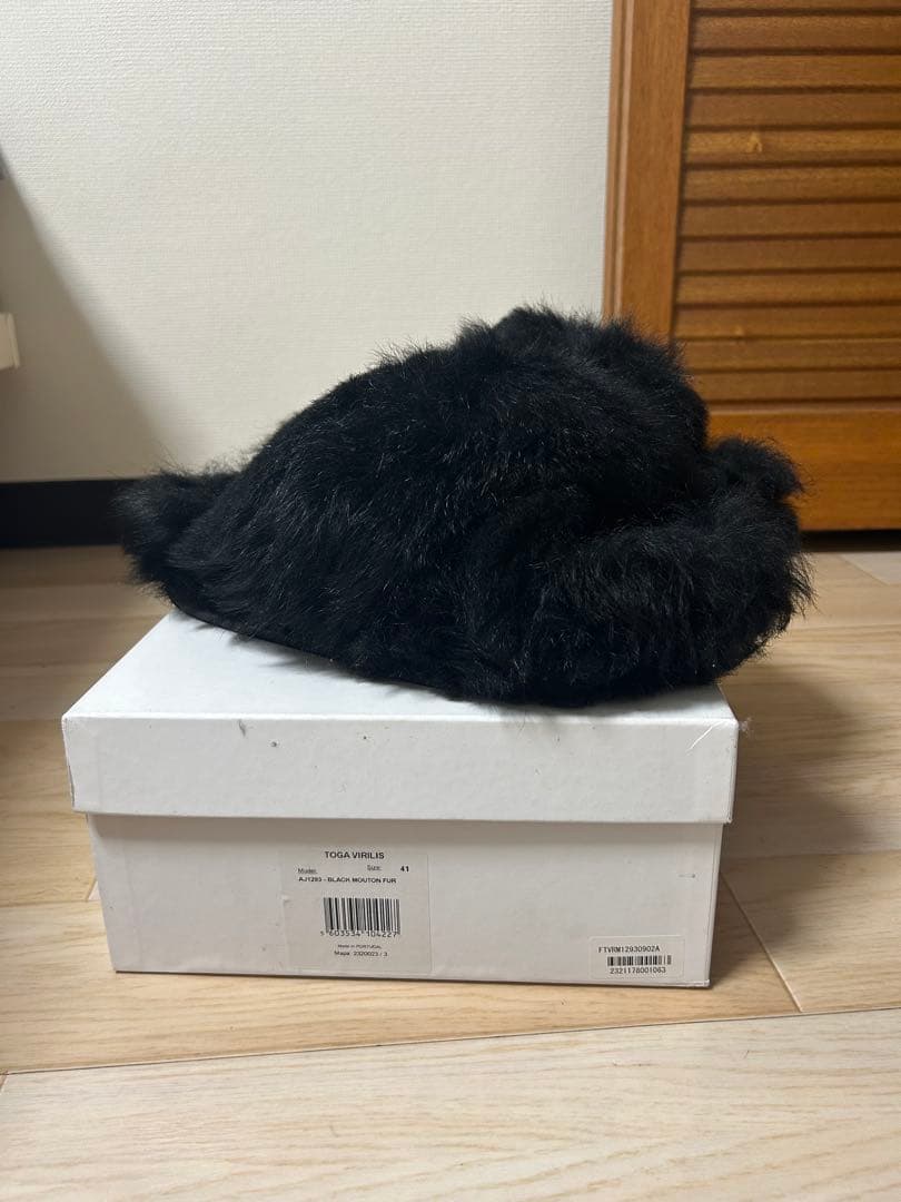 TOGA VIRILIS ブラックムートンファー サンダル 41 fur