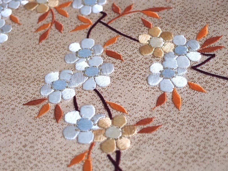 刺繍入　九寸名古屋帯（桜のような）長366 正絹美品