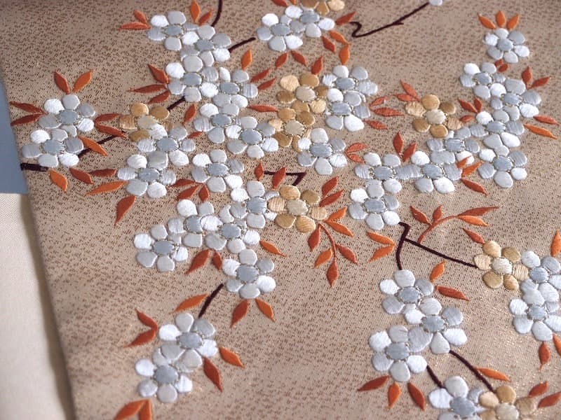 刺繍入　九寸名古屋帯（桜のような）長366 正絹美品