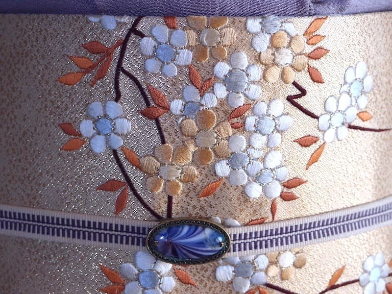 刺繍入　九寸名古屋帯（桜のような）長366 正絹美品