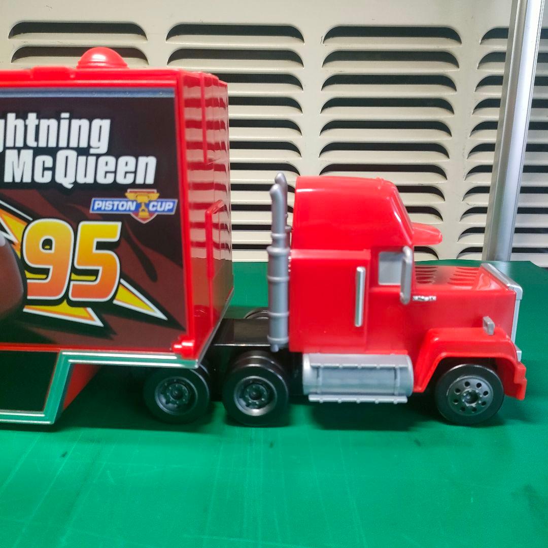 たくさんのせよう！大きなマック　トレーラー　カーズ　トミカ　タカラトミー
