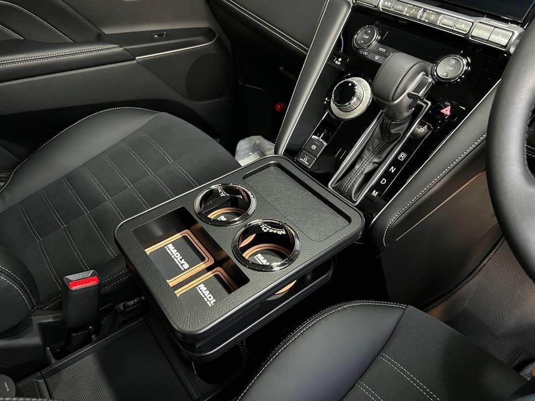 デリカD5後期型　MADLYS センターテーブル フロント用 マットブラック