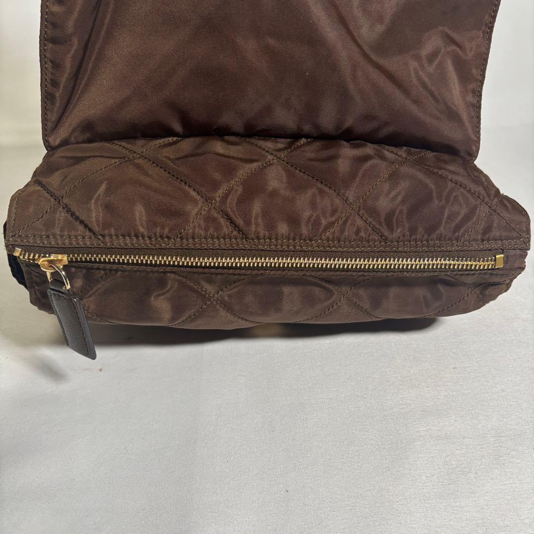 プラダ ショルダーバッグ 肩掛け チェーン キルティング 三角ロゴ ブラウン