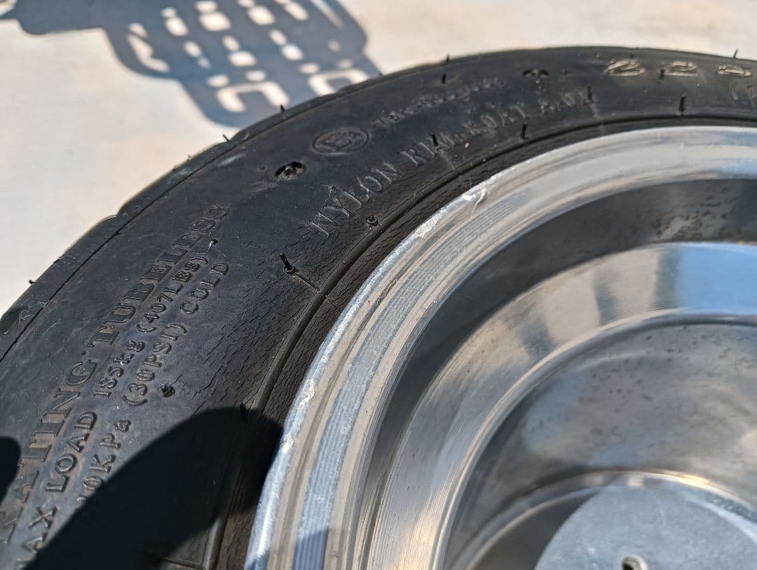 ジャイロUP/X/キャノピー ポンつけおまけタイヤ付きアルミホイール2個セット