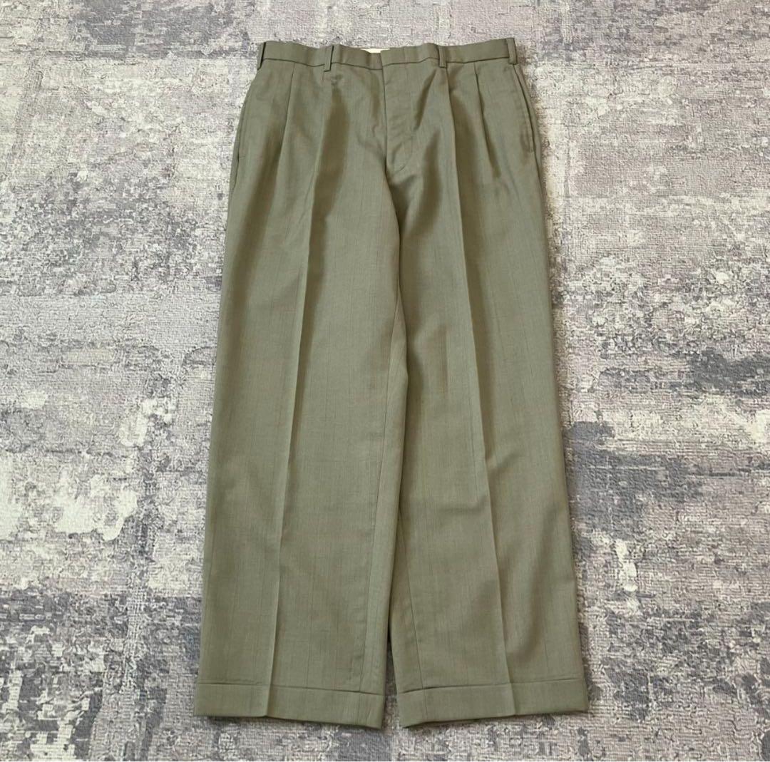 くすみグリーンダブルブレストスーツ ネクタイ付き