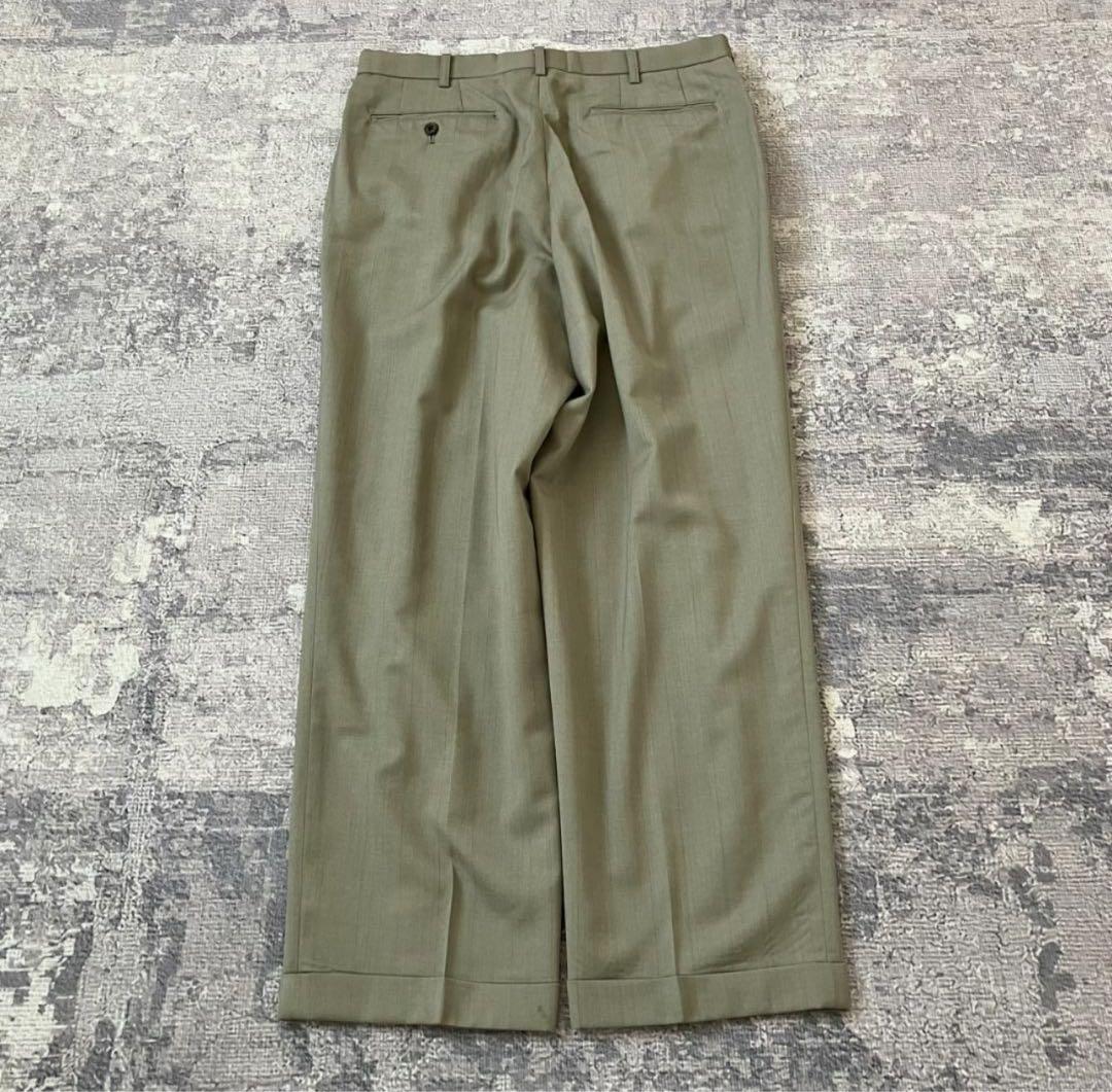 くすみグリーンダブルブレストスーツ ネクタイ付き