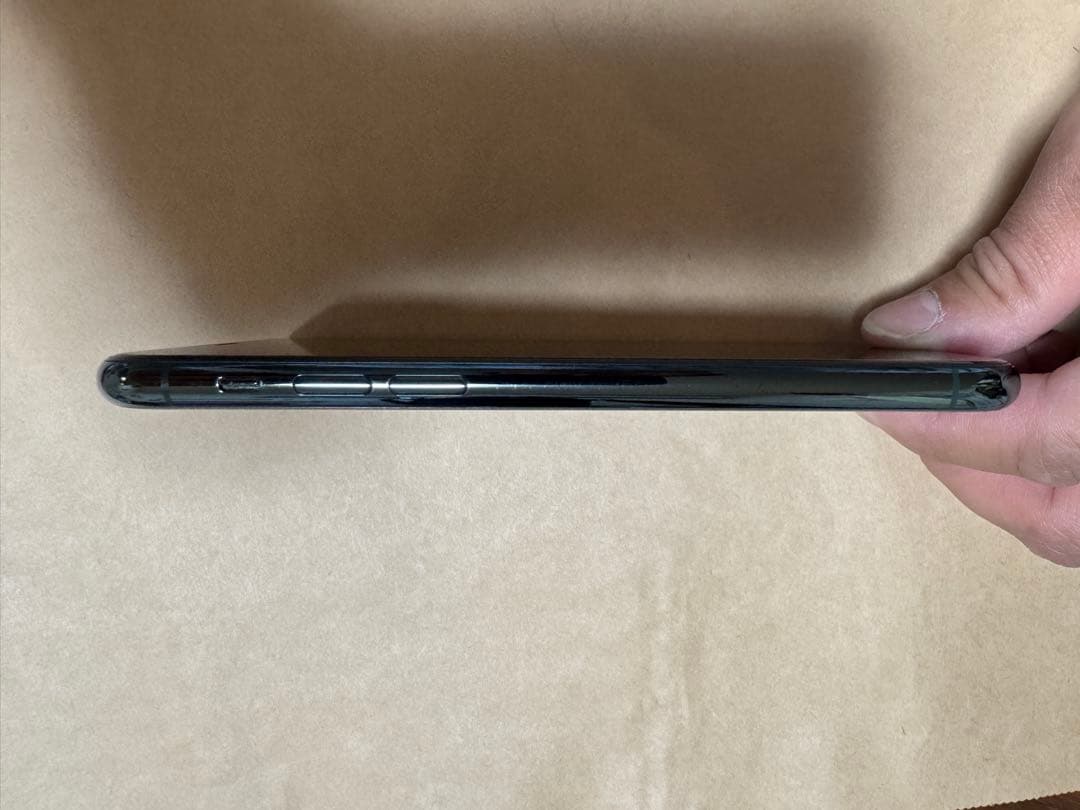 m*i様 iPhone 11 Pro 64GBミッドナイトグリーン SIMフリー