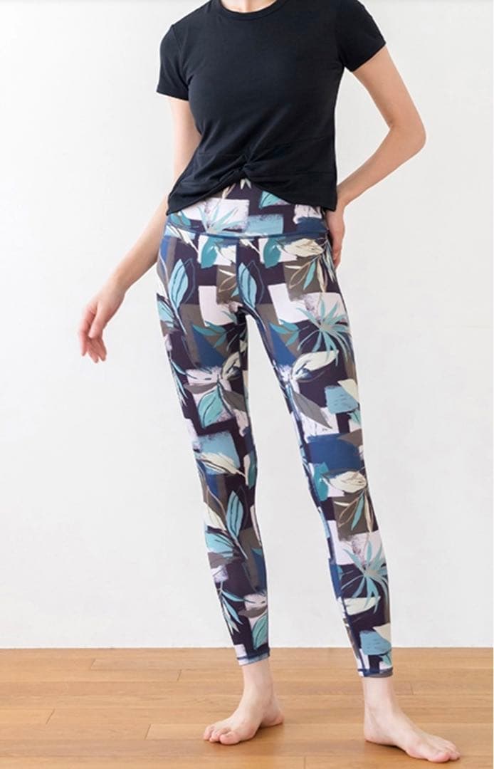 SUKALA / Lサイズ カップ付きTシャツ＆レギンスセット　新品タグ付き